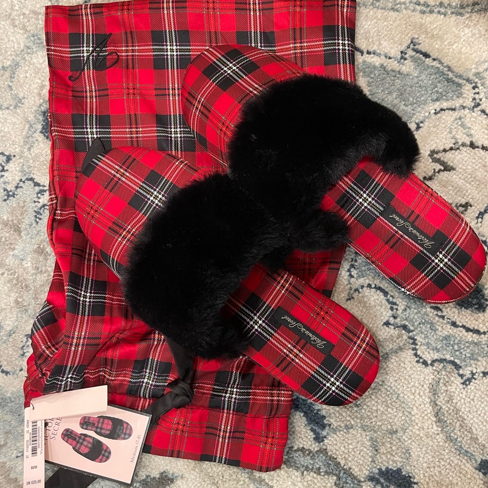 Brand new Victoria secret medium size 7/8 exclusive slippers